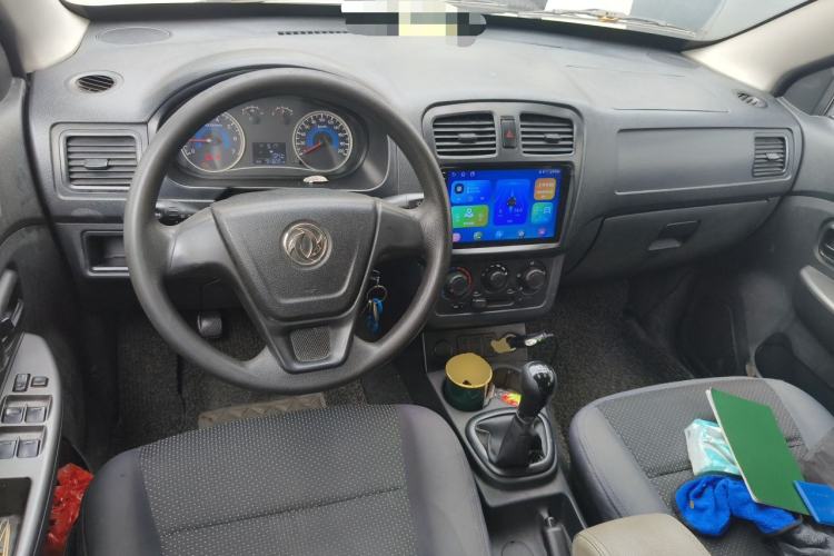 Used Dongfeng Fengon 330 2014 1.5L Manual Utility Version DK15 Center Console