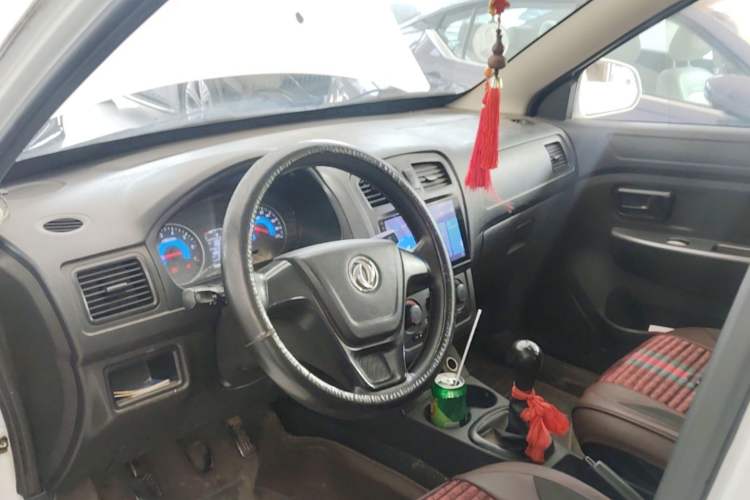Used Dongfeng Fengon 330 2014 1.2L Manual Practical Version DK12-07 Center Console