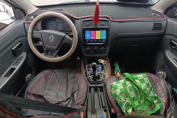 Used Dongfeng Fengon 330 2014 1.5L Manual Utility Version DK15 Center Console