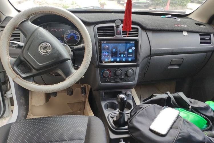 Used Dongfeng Fengon 330 2014 1.3L Manual Utility Version DK13-07 Center Console