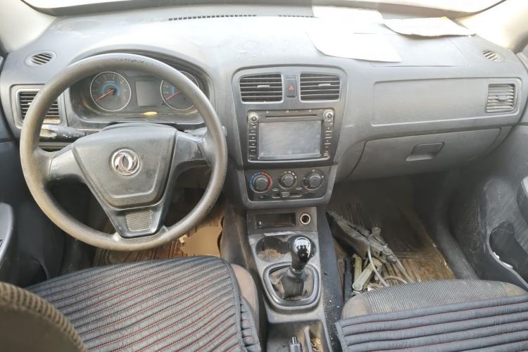 Used Dongfeng Fengon 330 2014 1.2L Manual Practical Version DK12-07 Center Console