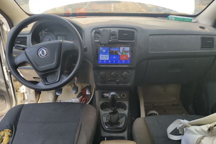 Used Dongfeng Fengon 330 2014 1.2L Manual Practical Version DK12-07 Center Console