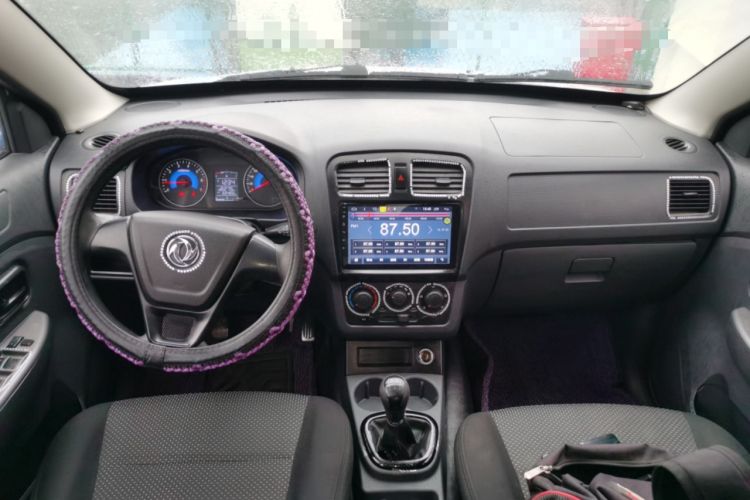 Used Dongfeng Fengon 330 2014 1.5L Manual Utility Version DK15 Center Console
