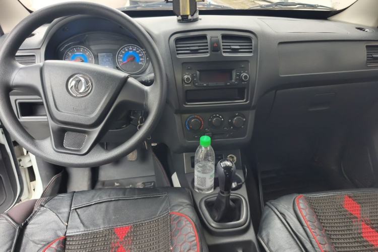 Used Dongfeng Fengon 330 2014 1.5L Manual Utility Version DK15 Center Console