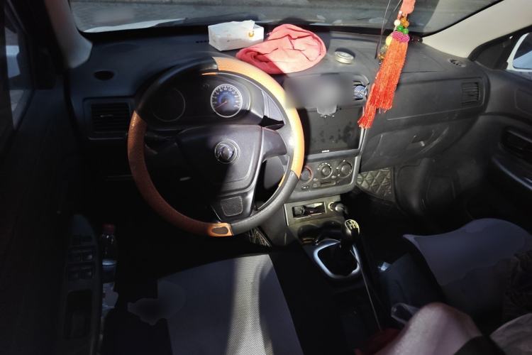 Used Dongfeng Fengon 330 2014 1.3L Manual Utility Version DK13-07 Center Console