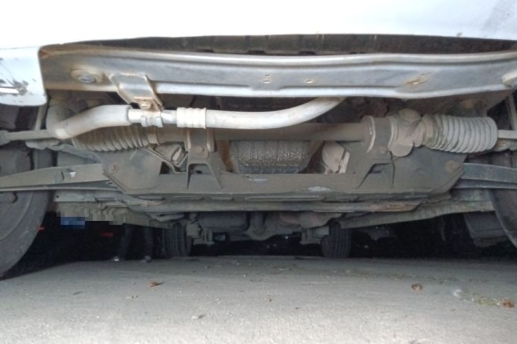 Used Dongfeng Fengon 330 2014 1.5L Manual Standard Edition DK15-02 Chassis Front