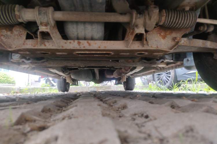 Used Dongfeng Fengon 330 2014 1.2L Manual Practical Version DK12-07 Chassis Front