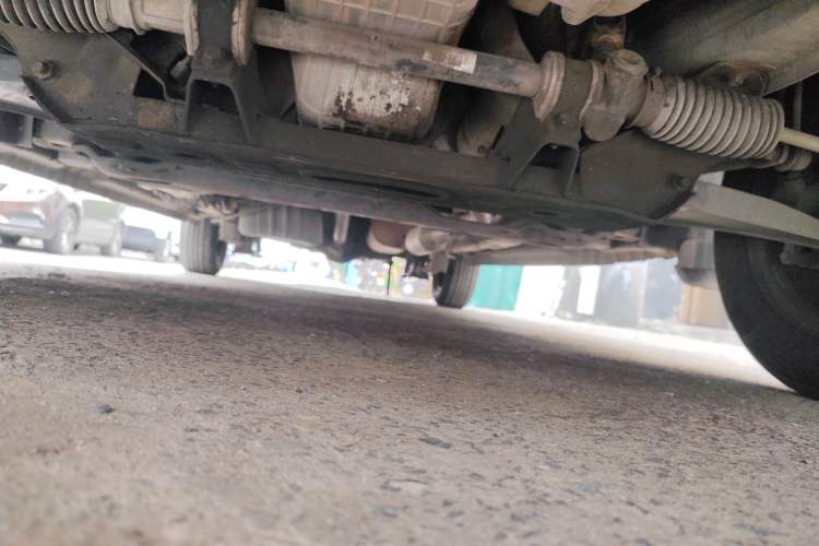 Used Dongfeng Fengon 330 2014 1.5L Manual Standard Edition DK15-02 Chassis Front