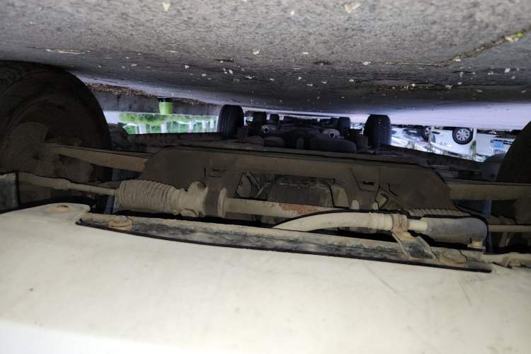 Used Dongfeng Fengon 330 2014 1.5L Manual Standard Edition DK15-02 Chassis Front