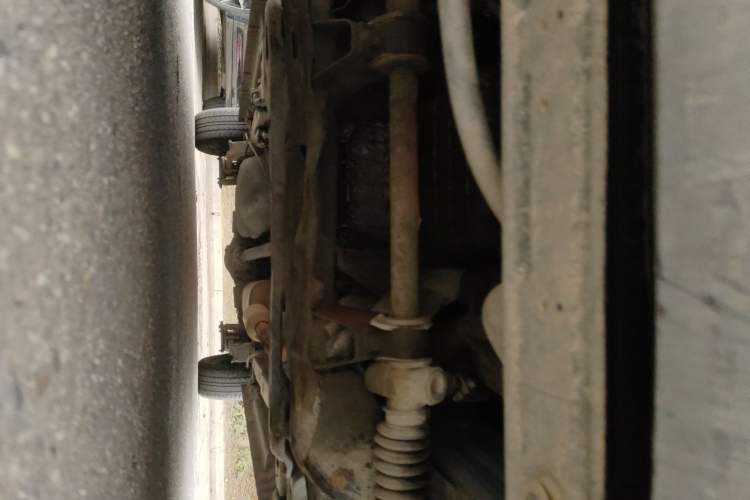 Used Dongfeng Fengon 330 2014 1.5L Manual Standard Edition DK15-02 Chassis Front