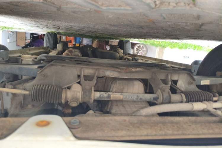 Used Dongfeng Fengon 330 2014 1.5L Manual Standard Edition DK15-02 Chassis Front