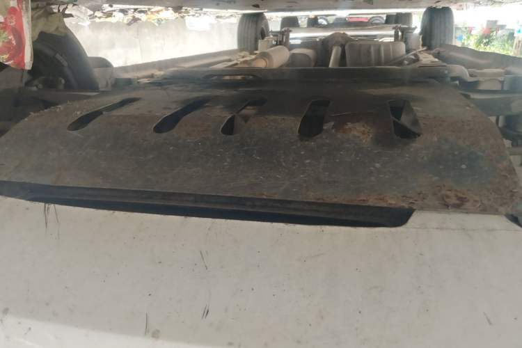 Used Dongfeng Fengon 330 2014 1.2L Manual Practical Version DK12-07 Chassis Front