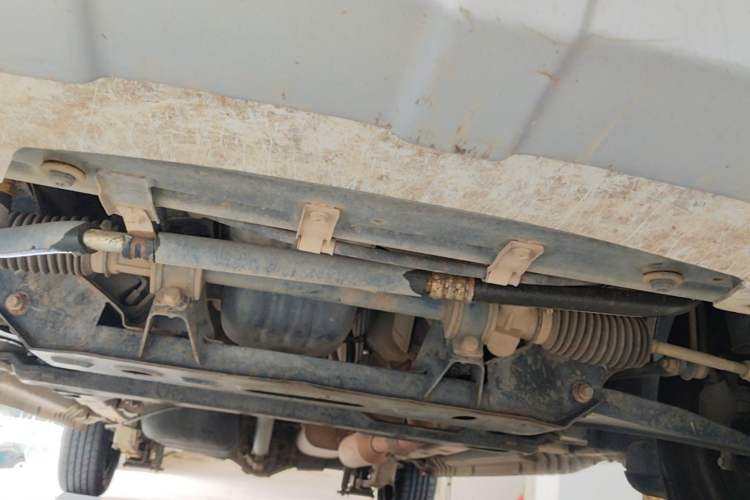 Used Dongfeng Fengon 330 2014 1.2L Manual Practical Version DK12-07 Chassis Front