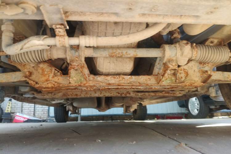 Used Dongfeng Fengon 330 2014 1.5L Manual Utility Version DK15 Chassis Front