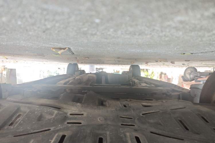 Used Dongfeng Fengon 330 2014 1.5L Manual Standard Edition DK15-02 Chassis Front