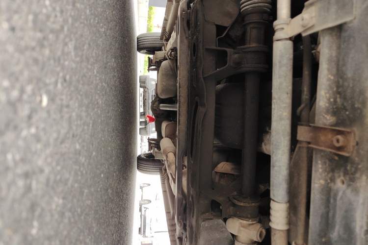 Used Dongfeng Fengon 330 2014 1.2L Manual Practical Version DK12-07 Chassis Front