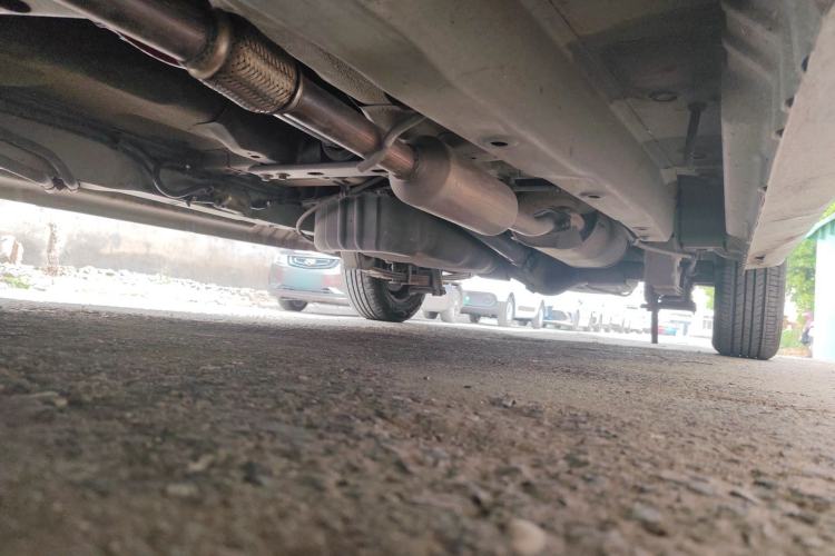 Used Dongfeng Fengon 330 2014 1.5L Manual Standard Edition DK15-02 Chassis Front Left