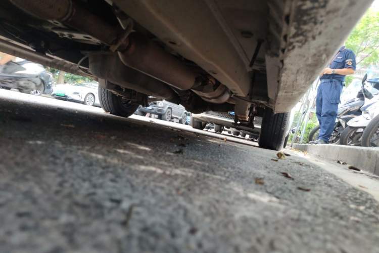 Used Dongfeng Fengon 330 2014 1.5L Manual Utility Version DK15 Chassis Front Left