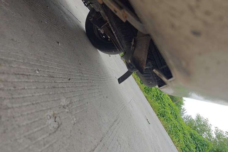 Used Dongfeng Fengon 330 2014 1.2L Manual Practical Version DK12-07 Chassis Front Left