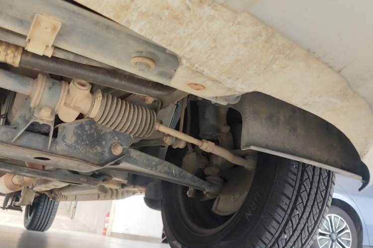 Used Dongfeng Fengon 330 2014 1.2L Manual Practical Version DK12-07 Chassis Front Left