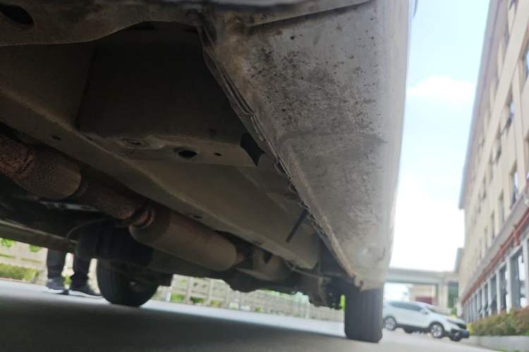 Used Dongfeng Fengon 330 2014 1.5L Manual Standard Edition DK15-02 Chassis Front Left