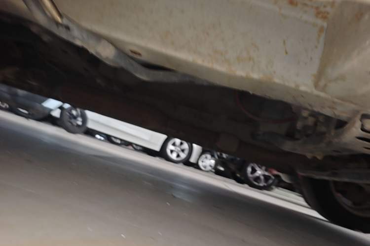 Used Dongfeng Fengon 330 2014 1.5L Manual Standard Edition DK15-02 Chassis Front Right