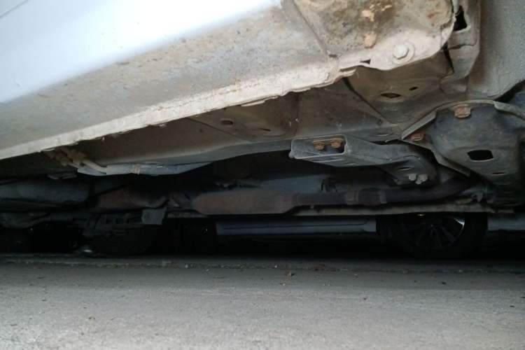 Used Dongfeng Fengon 330 2014 1.5L Manual Standard Edition DK15-02 Chassis Front Right