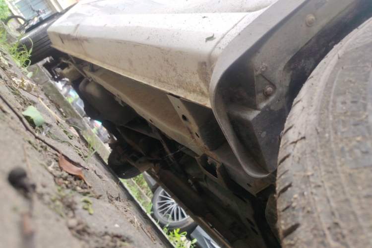 Used Dongfeng Fengon 330 2014 1.2L Manual Practical Version DK12-07 Chassis Front Right