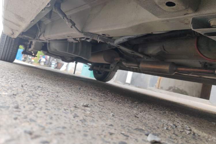 Used Dongfeng Fengon 330 2014 1.5L Manual Standard Edition DK15-02 Chassis Front Right