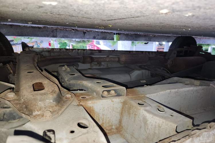 Used Dongfeng Fengon 330 2014 1.5L Manual Standard Edition DK15-02 Chassis Front Right