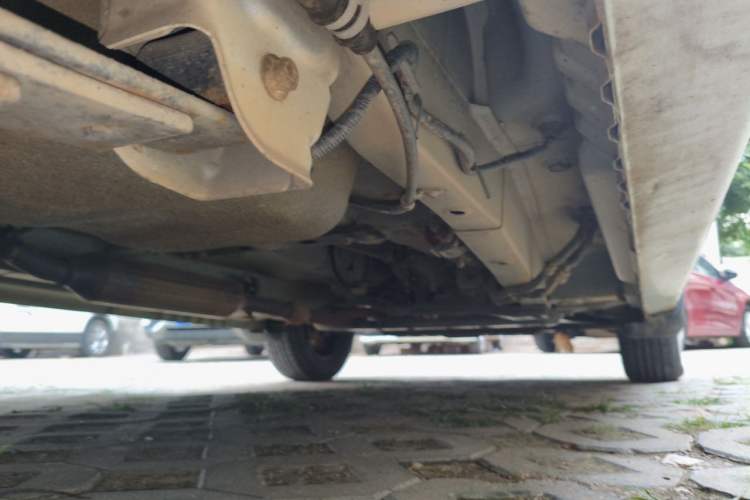 Used Dongfeng Fengon 330 2014 1.5L Manual Standard Edition DK15-02 Chassis Front Right
