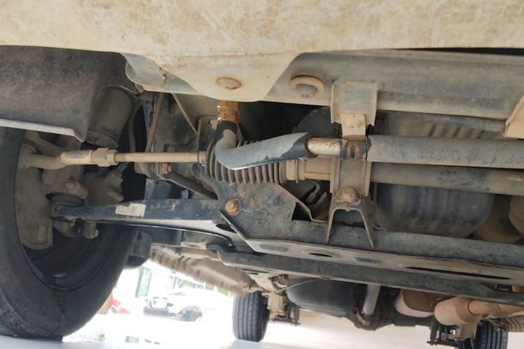 Used Dongfeng Fengon 330 2014 1.2L Manual Practical Version DK12-07 Chassis Front Right