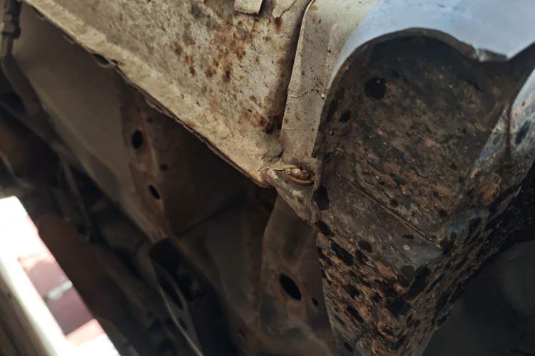 Used Dongfeng Fengon 330 2014 1.5L Manual Comfort Version DK15-02 Chassis Front Right