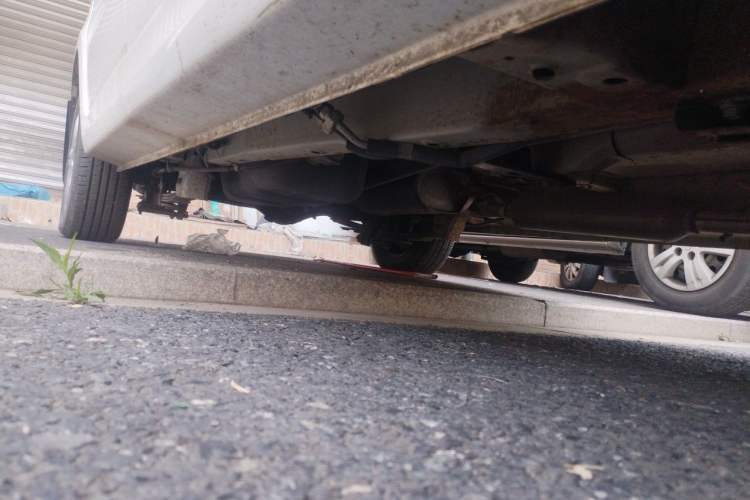 Used Dongfeng Fengon 330 2014 1.5L Manual Utility Version DK15 Chassis Front Right