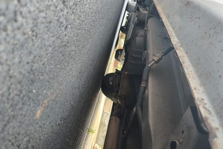 Used Dongfeng Fengon 330 2014 1.5L Manual Comfort Version DK15-02 Chassis Front Right