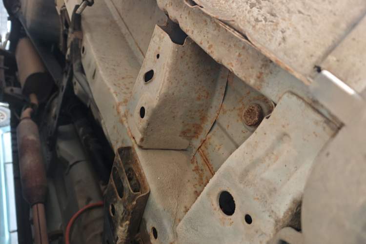 Used Dongfeng Fengon 330 2014 1.5L Manual Utility Version DK15 Chassis Front Right