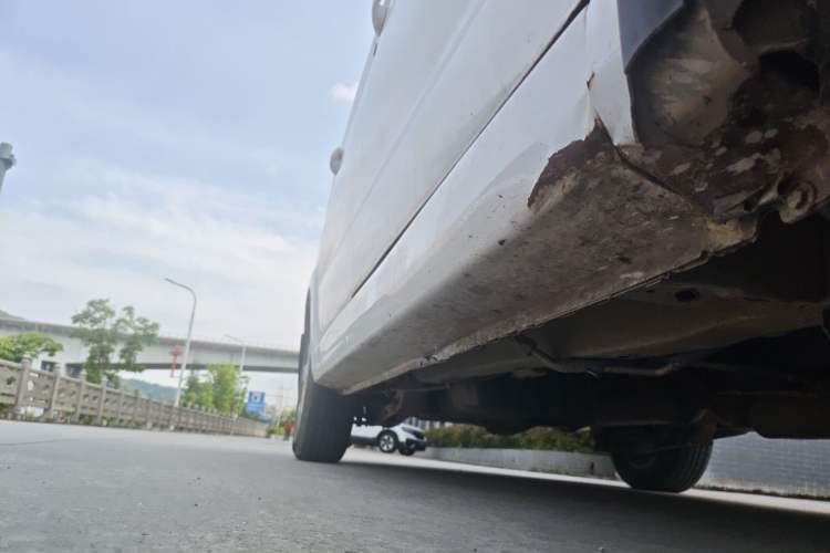 Used Dongfeng Fengon 330 2014 1.5L Manual Standard Edition DK15-02 Chassis Front Right