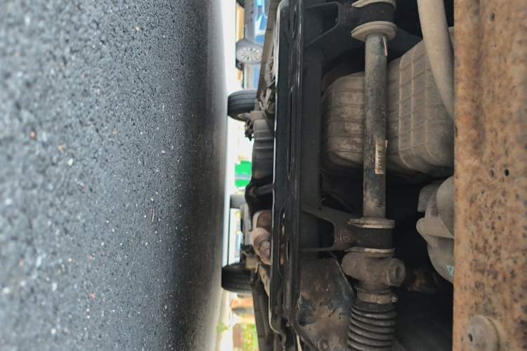 Used Dongfeng Fengon 330 2014 1.5L Manual Comfort Version DK15-02 Chassis Front