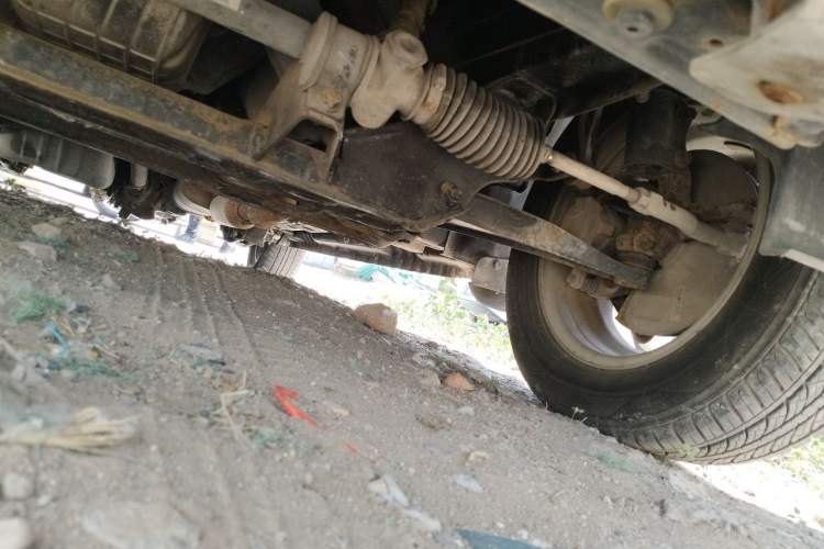 Used Dongfeng Fengon 330 2014 1.5L Manual Comfort Version DK15-02 Chassis Front