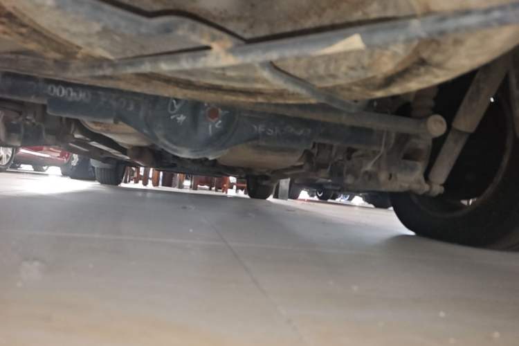Used Dongfeng Fengon 330 2014 1.5L Manual Standard Edition DK15-02 Chassis Rear