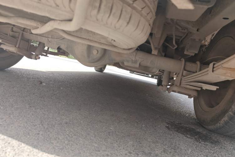 Used Dongfeng Fengon 330 2014 1.5L Manual Standard Edition DK15-02 Chassis Rear