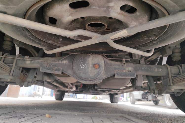 Used Dongfeng Fengon 330 2014 1.5L Manual Standard Edition DK15-02 Chassis Rear