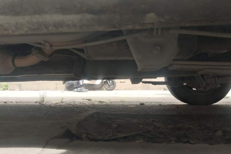 Used Dongfeng Fengon 330 2014 1.2L Manual Practical Version DK12-07 Chassis Rear Left