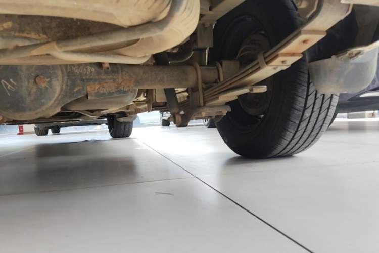 Used Dongfeng Fengon 330 2014 1.2L Manual Practical Version DK12-07 Chassis Rear Right