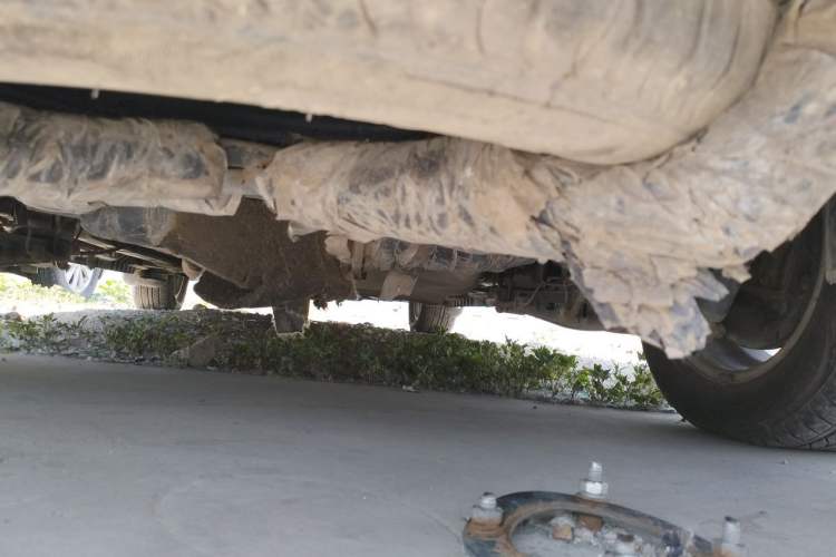 Used Dongfeng Fengon 330 2014 1.5L Manual Comfort Version DK15-02 Chassis Rear
