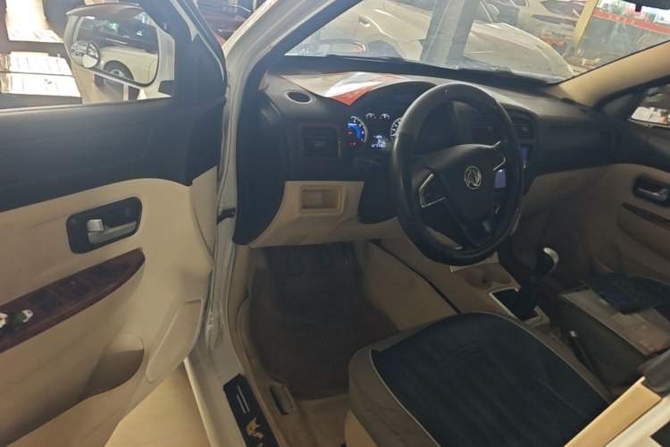 Used Dongfeng Fengon 330 2014 1.5L Manual Standard Edition DK15-02 Driver Seat