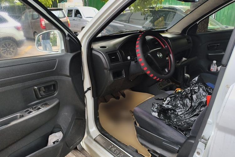 Used Dongfeng Fengon 330 2014 1.5L Manual Utility Version DK15 Driver Seat