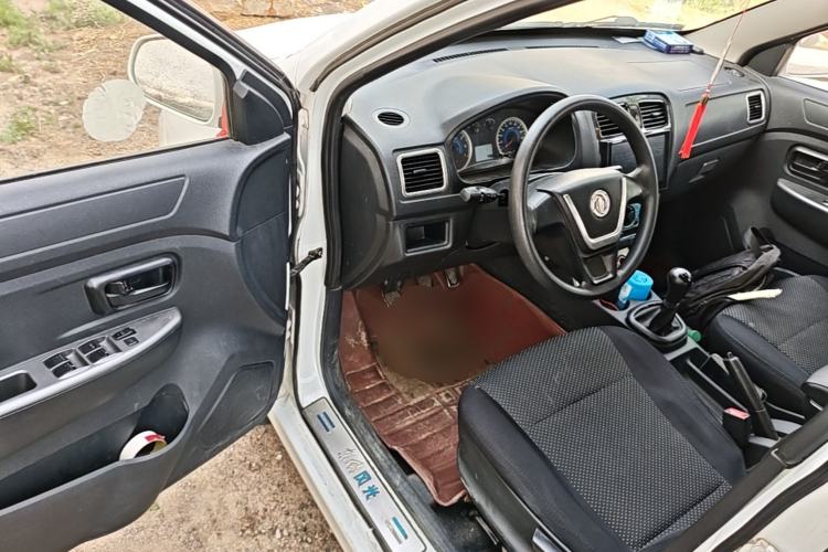 Used Dongfeng Fengon 330 2014 1.5L Manual Utility Version DK15 Driver Seat