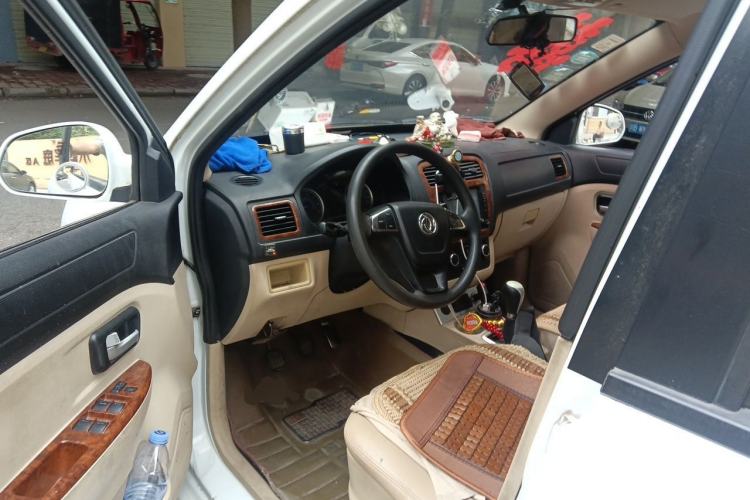 Used Dongfeng Fengon 330 2014 1.5L Manual Utility Version DK15 Driver Seat