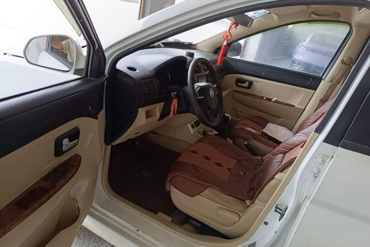 Used Dongfeng Fengon 330 2014 1.5L Manual Utility Version DK15 Driver Seat